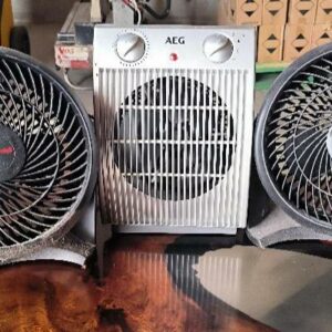 Lot de 2 ventilateurs de marque Honeyway et 1 chauffage de marque AEG. Localisation : 12 rue Maitre Renault - 95190 Fontenay en Parisis