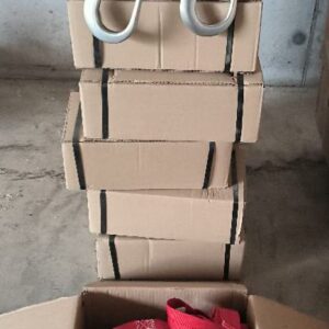 Lot de 18 cartons de 2 longes anti chute fourni avec un carton contenant des sangles. Localisation : 12 rue Maitre Renault - 95190 Fontenay en Parisis