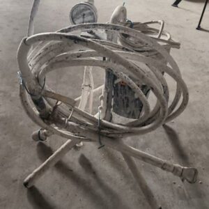 Pulvérisateur à peinture de marque Magnum Graco modèle AX. Dim : 66 x 45 x 45 cm. Localisation : 12 rue Maitre Renault - 95190 Fontenay en Parisis
