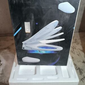 Intelligent toilet seat . Dim : 41 x 17 x 56 cm. Localisation : 12 rue Maitre Renault - 95190 Fontenay en Parisis