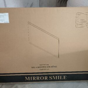 Miroir pour salle de bain. Dim : 100 x 74 x 2 cm. Localisation : 12 rue Maitre Renault - 95190 Fontenay en Parisis