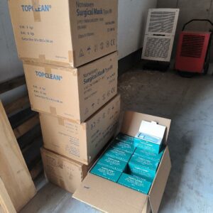5 cartons de 40 boîtes de 50 masques chirurgicaux de marque TopClean. Localisation : 12 rue Maitre Renault - 95190 Fontenay en Parisis