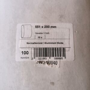 2 cartons contenant 2 lots de papier à poncer grain en 24, 8 lots en grain 40, 2 lots en grain 60, 1 lot en grain 80 et 2 lots en grain 100. Localisation : 12 rue Maitre Renault - 95190 Fontenay en Parisis