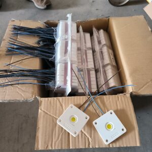 Carton contenant 216 LED de marque ParagonLED. Localisation : 12 rue Maitre Renault - 95190 Fontenay en Parisis