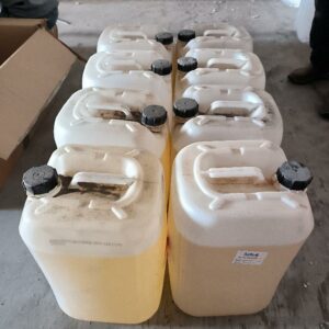 8 bidons de 20l de gel hydroalcoolique. Localisation : 12 rue Maitre Renault - 95190 Fontenay en Parisis