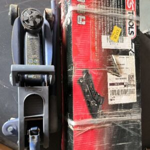 Lot de 2 criques hydrauliques de marque Michelin et KS Tools. Localisation : 12 rue Maitre Renault - 95190 Fontenay en Parisis