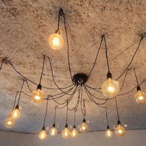Suspension lustre araignée de couleur noir 16 têtes. Non testé. 2 unités. Vendu à l'unité avec faculté de réunion. Localisation : 11 rue Jean-Pierre Plicque - 77124 Villenoy