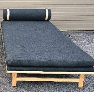 Lit de jour de la marque Stellar Works modèle SW-B110 pied en bois massif, revêtement en tissu de couleur gris anthracite, sangles du traversin en cuir beige. Dim : 34/52 cm x 190 cm x 80 cm. 2 unités. Vendu à l'unité avec faculté de réunion. Localisation : 11 rue Jean-Pierre Plicque - 77124 Villenoy