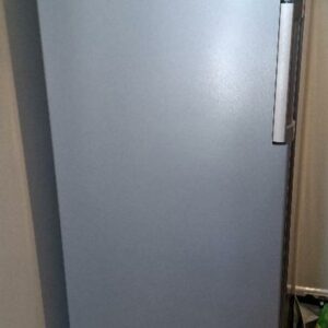 Réfrigérateur de marque Indesit, type RE326A, capacité 322 litres, avec 5 clayettes et 1 tiroir bac.  Dim : 170 x 59 x 70 cm. Localisation: 48 rue Cambon - 75001 Paris