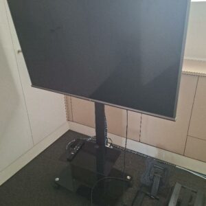Moniteur 50 pouces de marque TCL modèle 50EP663. Localisation : 30 rue Beauregard - 60440 Nanteuil-le-Haudouin