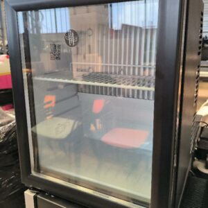 Mini-bar réfrigéré de marque Minibar Systems modèle PT-30NFA, capacité 30L. Dim : 50 x 42 x 40 cm. Non testé. 2 unités. Vendu à l'unité avec faculté de réunion. Localisation : 34 avenue du Général Patton 02880 Crouy