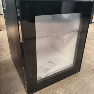 Mini-bar réfrigéré de marque KAMS modèle MBKUCP35PGL, capacité 32L. Dim : 48 x 39 x 46 cm. Non testé. Localisation : 34 avenue du Général Patton 02880 Crouy