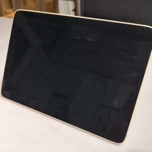 Contrôleur de conférence à écran tactile de marque Poly modèle Poly TC8 P020. Sans alimentation et non testé. Localisation : 19 rue de Villeneuve 02200 Soissons