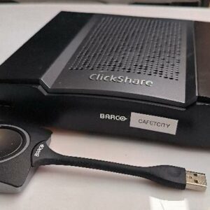 Système de présentation de marque Barco modèle ClickShare CSE-200+. Sans alimentation et non testé. 3 unités. Vendu à l'unité avec faculté de réunion. Localisation : 19 rue de Villeneuve 02200 Soissons