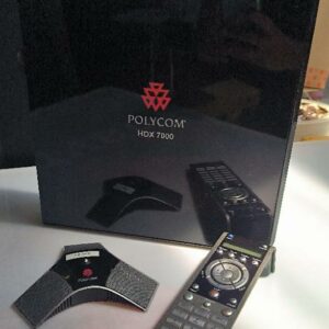 Système de vidéoconférence incomplet de la marque POLYCOM modèle HDX7000. Sans alimentation et non testé. 3 unités. Vendu à l'unité avec faculté de réunion. Localisation : 19 rue de Villeneuve 02200 Soissons