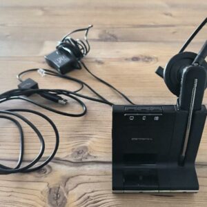 Système de casque sans fil de la marque DECT Plantronics modèle Savi W740 (WO2). Non testé. 20 unités. Vendu à l'unité avec faculté de réunion. Localisation : 19 rue de Villeneuve 02200 Soissons