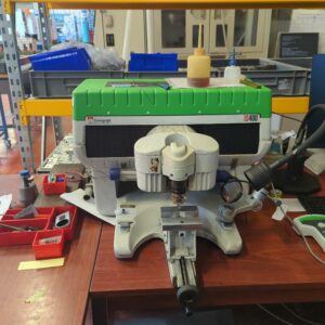 Machine de gravure mécanique CNC de marque Gravotech modèle IS400/Vega. Enlèvement à partir du 19 novembre 2026