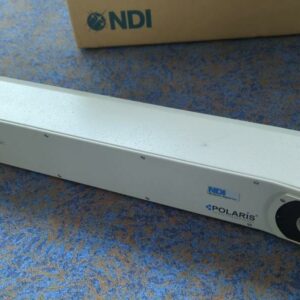 Caméra de marque NDI modèle Polaris Hybrid Position Sensor, dans son carton d'origine avec station de navigation chirurgicale de marque CERAVISION. 185 x 56 x 75. Matériel non testé. (2ème étage)