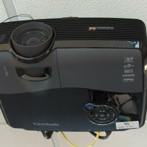 Vidéo projecteur de marque VIEW SONIC modèle Pro8520HD. 10 x 33 x 29 cm. (2ème étage)
