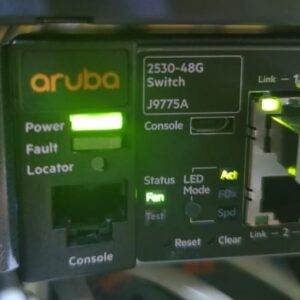 Switch 48 ports de marque Aruba modèle 2530-48G. Enlèvement à partir du 7 décembre 2026