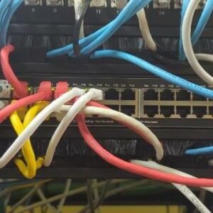 Switch 48 ports de marque Aruba modèle 6100. Enlèvement à partir du 7 décembre 2026