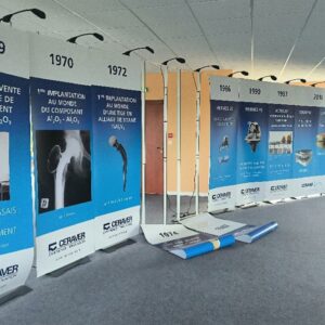 Structure pour stand d’exposition publicité avec 11 halogènes. Dim : 250 x 800 x 40 cm. (2ème étage salle formation)