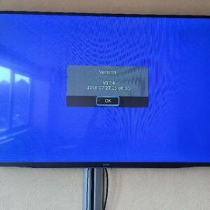 Moniteur 55 pouces de marque Sharp modèle AQUOS LC-55SFE7332E avec télécommande. 2 unités. Vendu à l'unité avec faculté de réunion. (2ème étage)