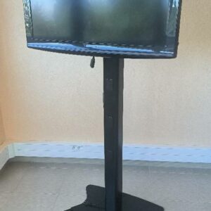 Téléviseur 32 pouces de marque Panasonic modèle TX-LF32X10 sur son support en métal noir. Dim : 163 x 92 x 76 cm. Non testé. (1er étage)