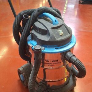 Aspirateur industriel eau et poussières de marque EWT modèle Aquavac Industrial 50 inox, 1600 watts.