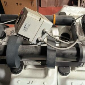 Agitateur rotatif de bouteilles et jarres de laboratoire de marque TECNOTEST, modèle D 768/S, à rouleaux caoutchoutés et vitesse variable de 0 à 95 tr/min.