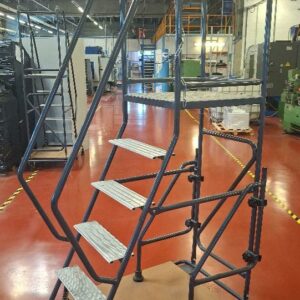 Gazelle d'atelier mobile de marque FIMM en acier laqué bleu. 230 x 69 x 112 cm. Hauteur plate-forme : 140 cm. Capacité de charge 200 kg