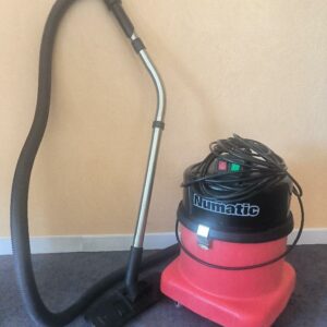 Aspirateur professionnel de marque NUMATIC, modèle NVQ 380B-22. (2ème étage)
