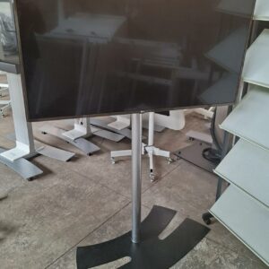 Moniteur 49 pouces de marque LG modèle 49LV340C, vendu avec son support sur pied en acier laqué noir et gris.