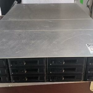 Serveur de stockage NAS de marque SYNOLOGY, modèle RackStation RS3617RPxs, 12 baies, avec 8 disques durs de 10 To, 1 disque dur WESTERN DIGITAL de 10 To, 1 disque dur SEAGATE IRONWOLF de 10 To et 2 disques durs de 16 To, soit une capacité brute totale de 132 To. Dimensions : 88 x 43 x 69,2 cm. Non testé. Localisation : 30 rue Beauregard 60440 Nanteuil-le-Haudouin