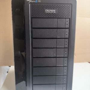 Système de stockage RAID de marque PROMISE, modèle Pegasus R8, à 8 baies, équipé de 1 disque dur SEAGATE IronWolf de 4 To et de 7 disques durs SEAGATE Desktop HDD de 4 To, soit une capacité brute totale de 32 To. Dimensions : 31,5 x 18,7 x 23,5 cm. Non testé. Localisation : 30 rue Beauregard 60440 Nanteuil-le-Haudouin
