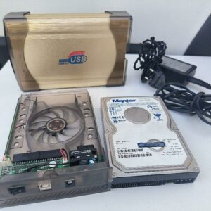 Disque dur externe de marque MAXTOR, avec boîtier 3,5" ventilé, interface USB 2.0 et alimentation secteur. Équipé d’un disque dur MAXTOR. Non testé. Localisation : 30 rue Beauregard 60440 Nanteuil-le-Haudouin