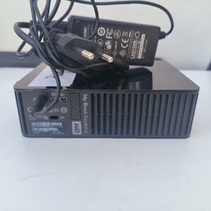 Disque dur externe de marque WESTERN DIGITAL, modèle My Book Essential, avec interface USB, alimentation secteur et adaptateur d’origine. Non testé. Localisation : 30 rue Beauregard 60440 Nanteuil-le-Haudouin
