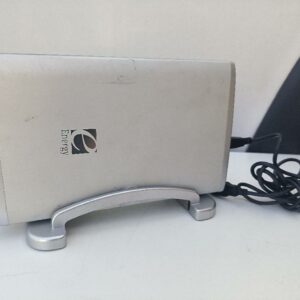 Boîtier de disque dur externe de bureau argenté de marque Formac modèle Prodisk Alu Combo 160 (capacité de 160 Go, vitesse de rotation de 7200 tr/min). Non testé. Localisation : 30 rue Beauregard 60440 Nanteuil-le-Haudouin