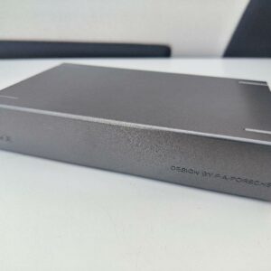 Disque dur externe de marque LACIE, modèle Design by F.A. Porsche, avec interfaces FireWire 400 et USB 2.0, dans un boîtier aluminium. Non testé. Localisation : 30 rue Beauregard 60440 Nanteuil-le-Haudouin