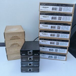 Adaptateur réseau 10 Gigabit Ethernet de marque SONNET, modèle Solo10G Thunderbolt 3, avec port RJ45 10GBASE-T et connexion Thunderbolt 3. Non testé. Dont 7 unités neuves non ouvertes, 4 unités dans leur carton ouvert et 4 unités en vrac. Soit un total de 15 unités. Vendu à l'unité avec faculté de réunion. Localisation : 30 rue Beauregard 60440 Nanteuil-le-Haudouin