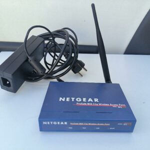 Point d’accès Wi-Fi de marque NETGEAR, modèle ProSafe WG102, compatible Wi-Fi 802.11g, avec port Ethernet RJ45 10/100 Mbps et antenne externe amovible. Non testé. Localisation : 30 rue Beauregard 60440 Nanteuil-le-Haudouin