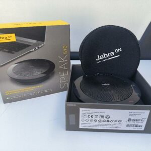 Speakerphone de conférence de marque JABRA GN, modèle Speak 510, avec microphone omnidirectionnel, connexion USB et Bluetooth, batterie rechargeable et commandes intégrées. Diamètre : 12 cm. Vendu dans son emballage d’origine avec housse. Non testé. Localisation : 30 rue Beauregard 60440 Nanteuil-le-Haudouin