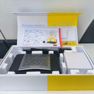Système de présentation sans fil de marque BARCO, modèle ClickShare CSE-200, référence R9861520EU, comprenant une unité centrale et 2 boutons ClickShare. Sortie vidéo HDMI, interface Ethernet et ports USB. Non testé. Localisation : 30 rue Beauregard 60440 Nanteuil-le-Haudouin