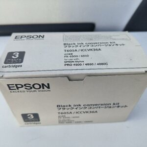 Kit de conversion d’encre noire de marque EPSON, modèle T605A / ICCVK36A, comprenant 3 cartouches, compatible avec les imprimantes Stylus Pro 4800, 4880 et 4880C ainsi que PX-6500/6550. Vendu dans son emballage d’origine. État neuf. Localisation : 30 rue Beauregard 60440 Nanteuil-le-Haudouin