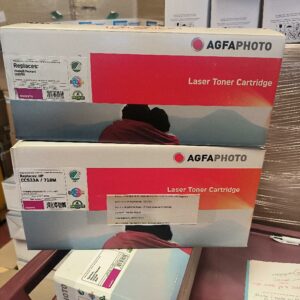 Cartouche de toner laser magenta de marque AGFAPHOTO, compatible avec les imprimantes HP, remplaçant la référence HP CC533A / 533A. Dans leur emballage d’origine. 3 unités. Vendu à l'unité avec faculté de réunion.