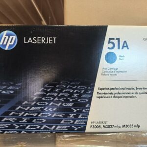 Cartouche de toner noir de marque HP, modèle 51A, référence Q7551A, compatible avec les imprimantes HP LaserJet P3005 et multifonctions M3027/M3035. Dans son emballage d’origine.