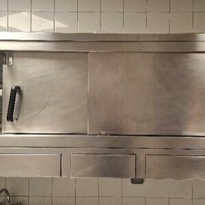 Placard suspendu ouvrant à 2 portes coulissantes en inox alimentaire (intérieur acier) avec 5 tiroirs pour bac gastro. 75 x 200 x 40 cm. (usures, 1 poignée cassée, système pour cadenas abimé)