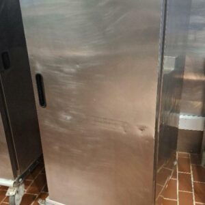 Armoire chaude sur roulettes de marque HMI THIRODE modèle AMC 16, à 17 niveaux. 163 x 75 x 81 cm.