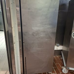 Armoire chaude sur roulettes de marque Foster modèle 601X, à 17 niveaux. 185 x 70 x 80 cm. (manque la poignée)
