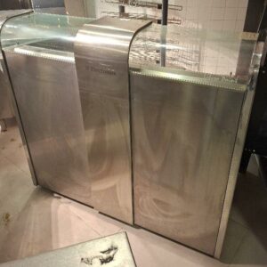 Comptoir mobile pour préparations chaudes de marque Electrolux en inox alimentaire. 120 x 132 x 78 cm.